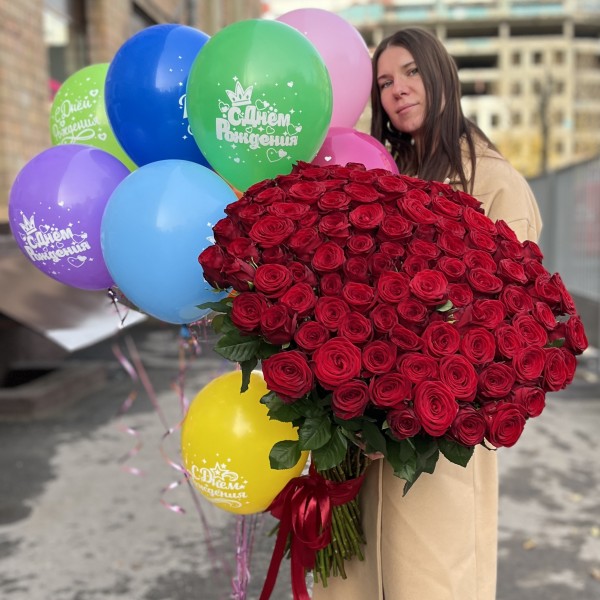 101 высокая Роза с шарами на День рождения