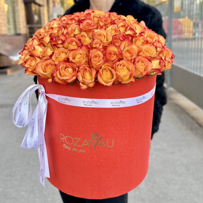 101 яркая роза в коробке