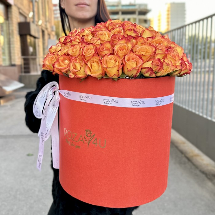 101 яркая роза в коробке