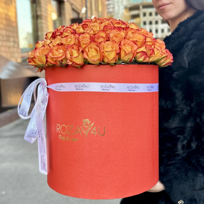 101 яркая роза в коробке