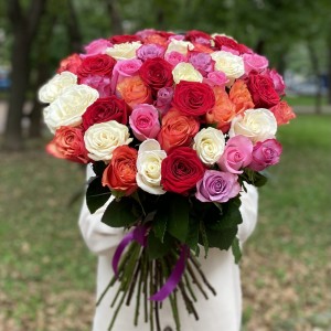 Микс из 51 розы 60 см Летние краски