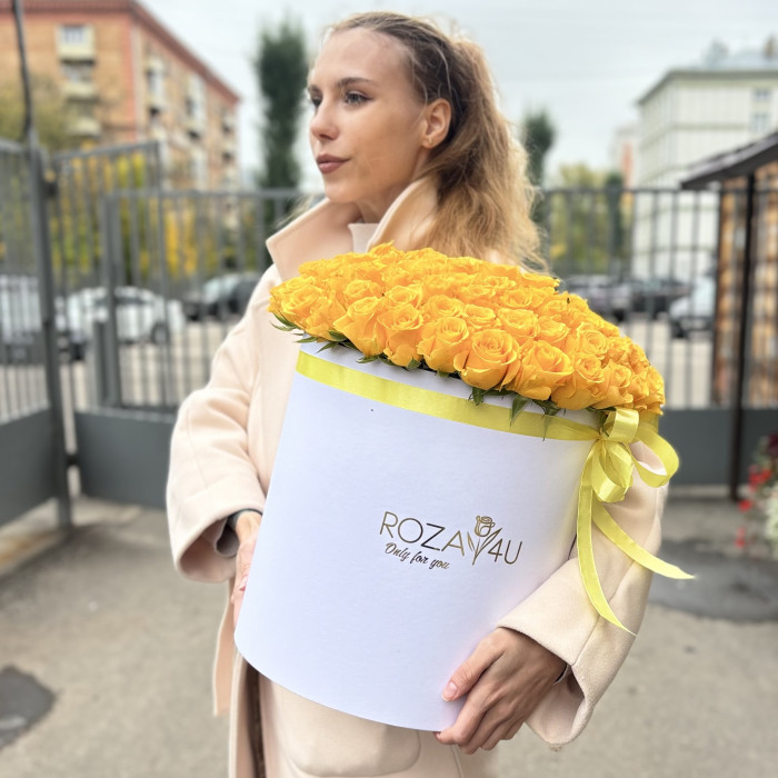 101 желтая роза в коробке