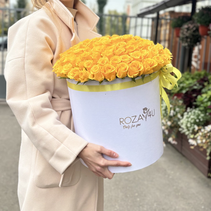 101 желтая роза в коробке