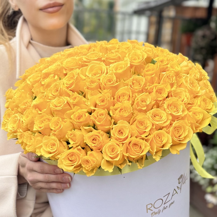 101 желтая роза в коробке