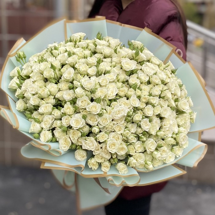 101 белая кустовая роза 40см