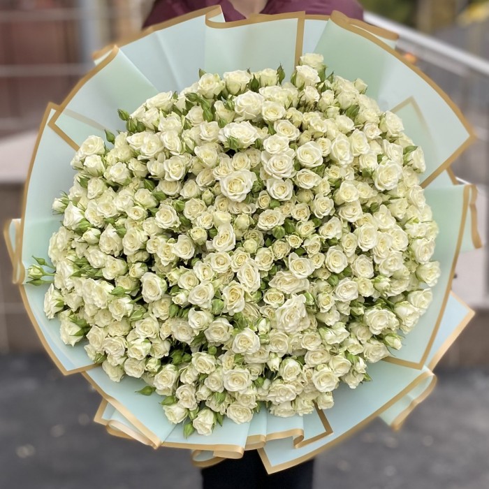 101 белая кустовая роза 40см