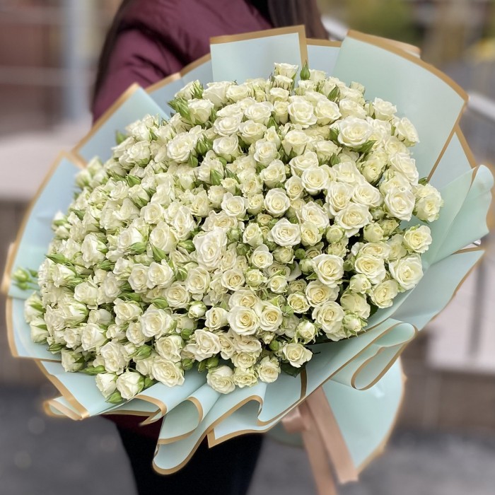 101 белая кустовая роза 40см