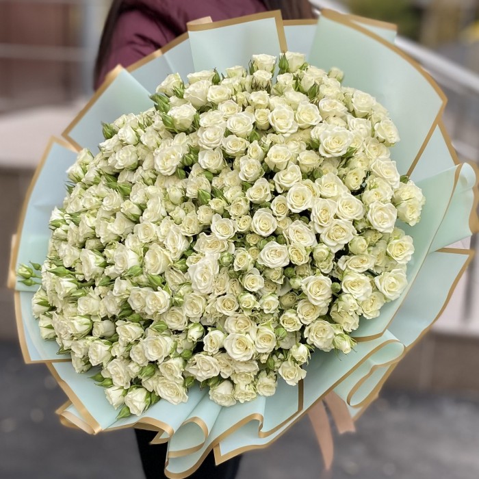 101 белая кустовая роза 40см