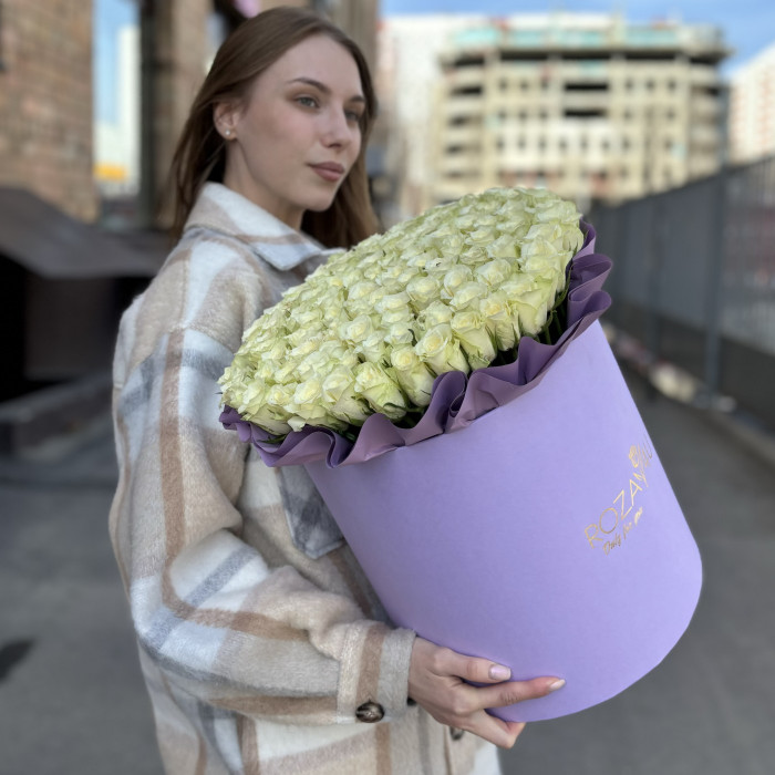 101 белая роза в шляпной коробке