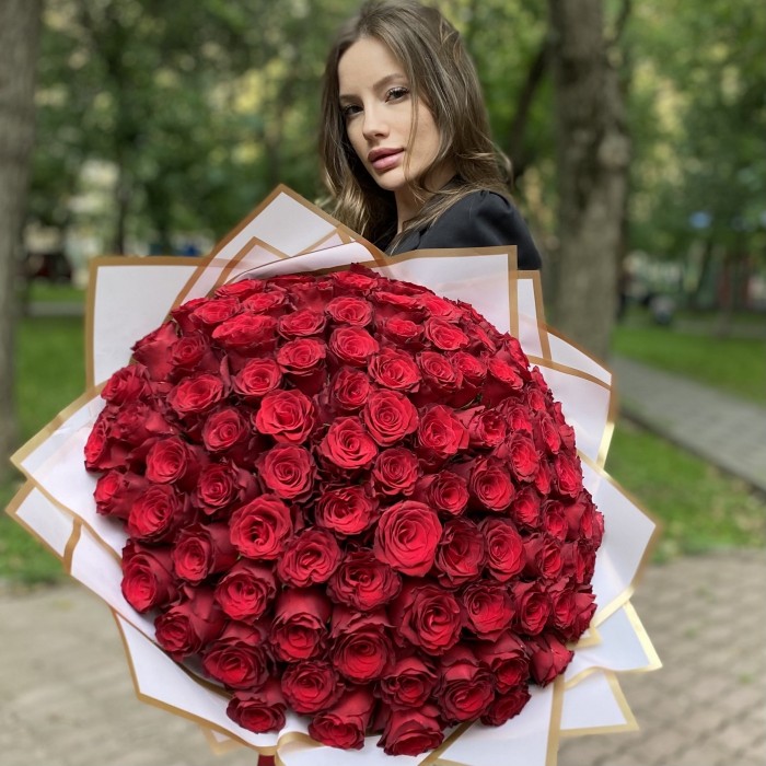 101 красная роза Родус 50 см