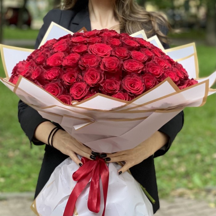 101 красная роза Родус 50 см