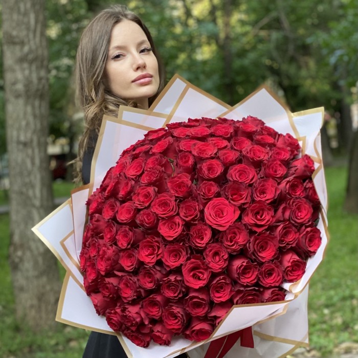 101 красная роза Родус 50 см