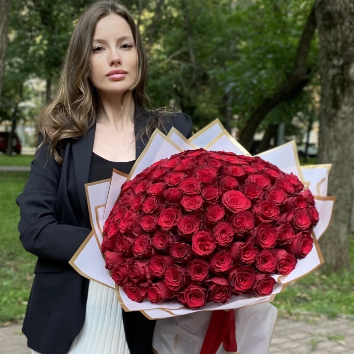 101 красная роза Родус 50 см