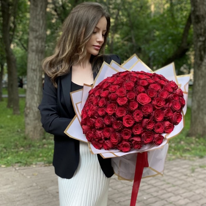 101 красная роза Родус 50 см