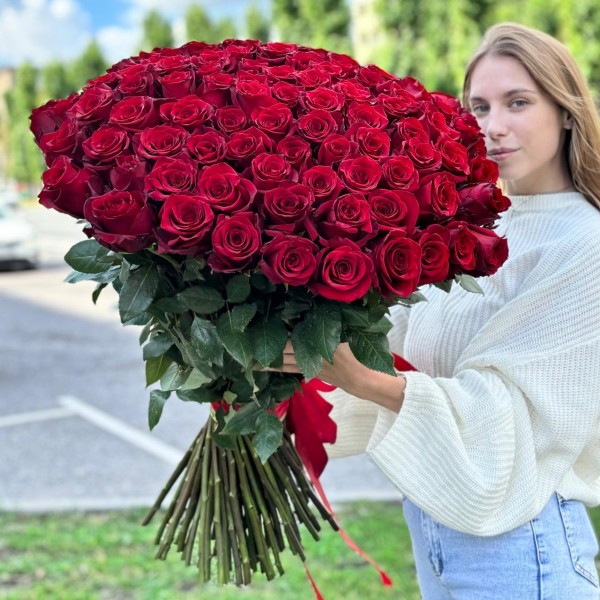 101 красная роза Эксплорер 80 см