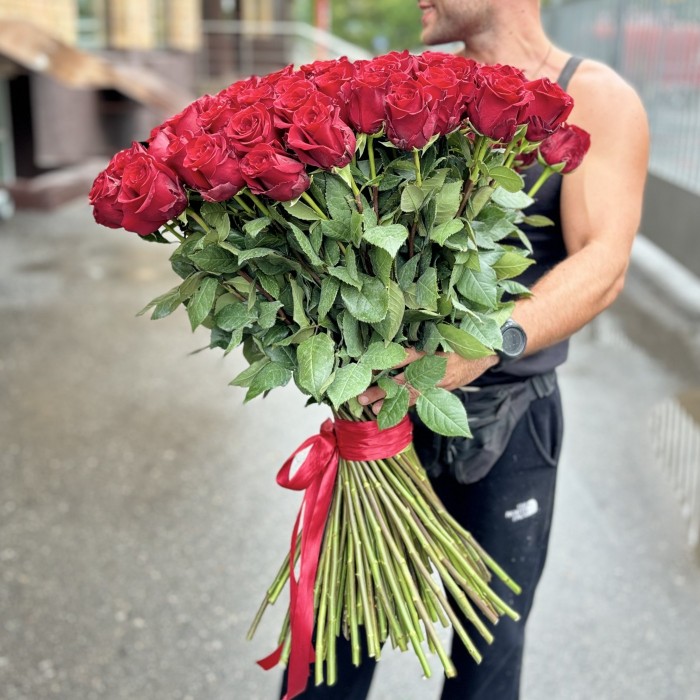 101 красная роза Эксплорер 80 см
