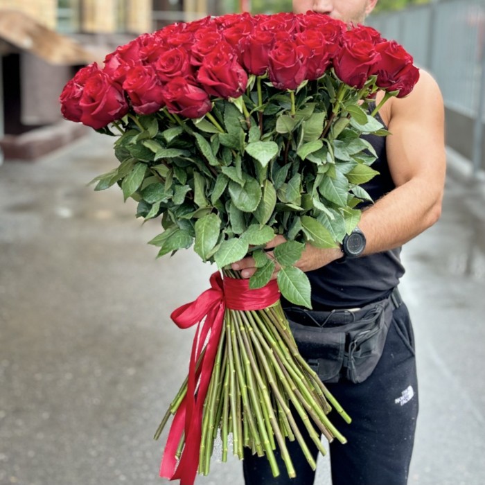 101 красная роза Эксплорер 80 см