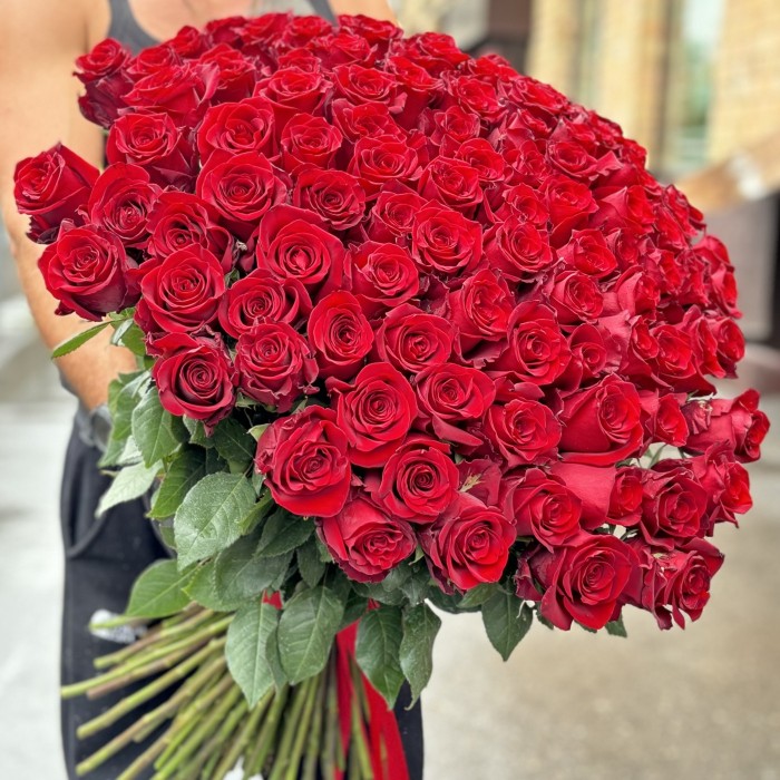 101 красная роза Эксплорер 80 см