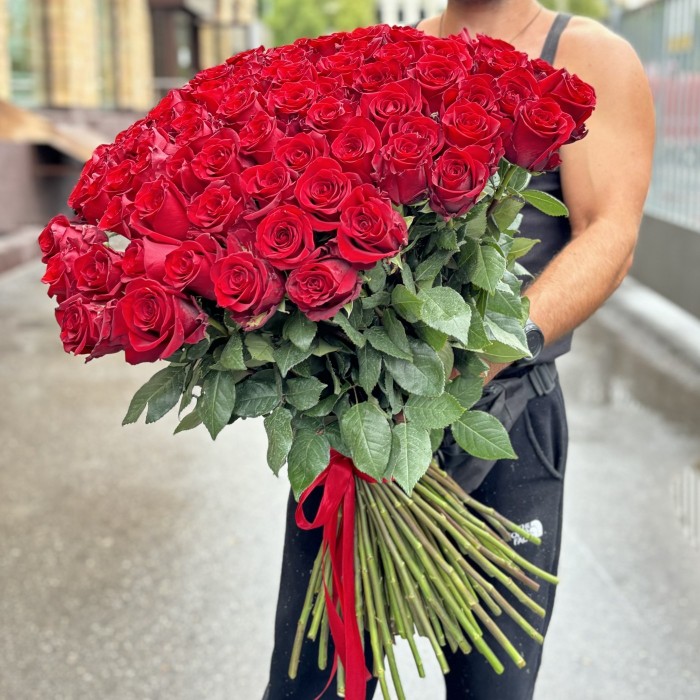101 красная роза Эксплорер 80 см
