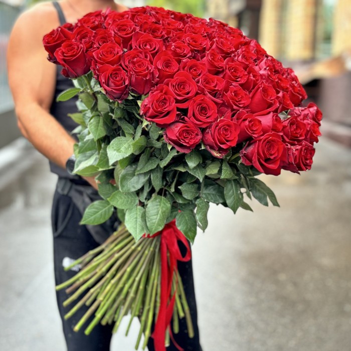 101 красная роза Эксплорер 80 см