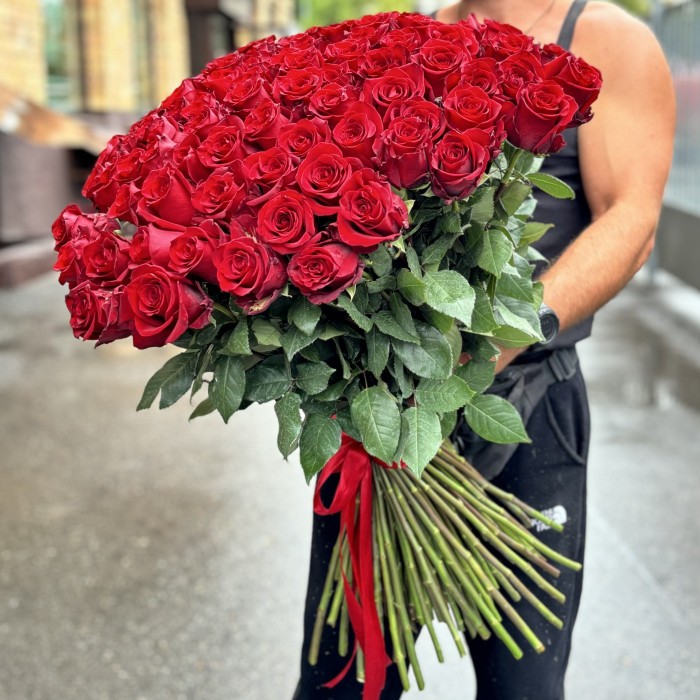 101 красная роза Эксплорер 80 см