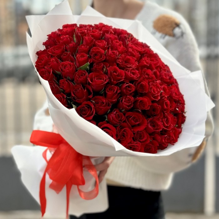 101 красная роза Калипсо