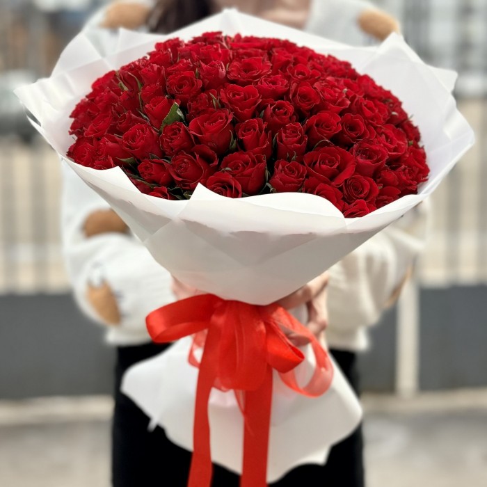 101 красная роза Калипсо