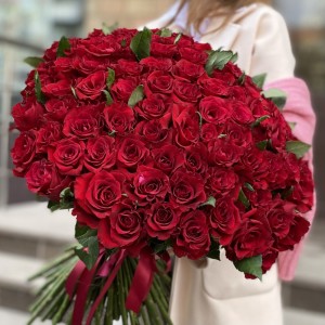 101 красная роза Эвер Ред 60 см 101 красная роза Эвер Ред 60 см