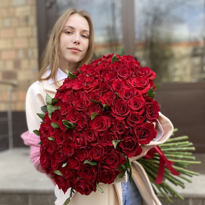 101 красная роза Эвер Ред 60 см