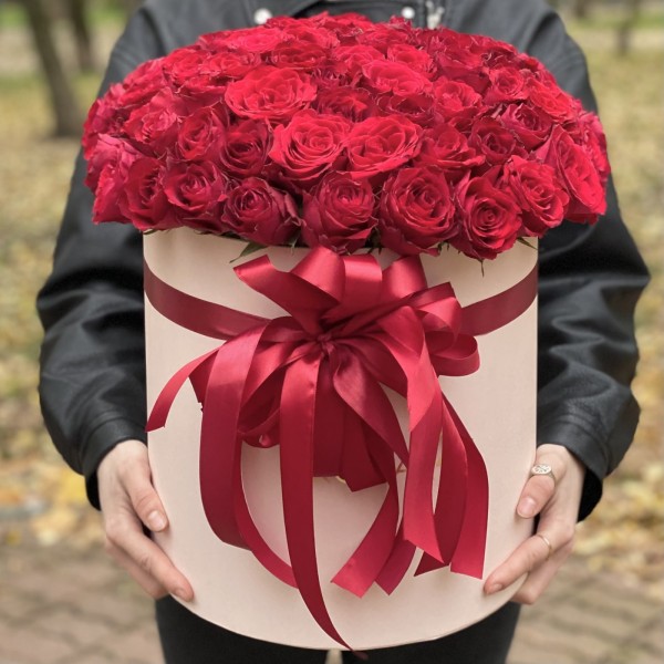 101 роза в шляпной коробке с бантом