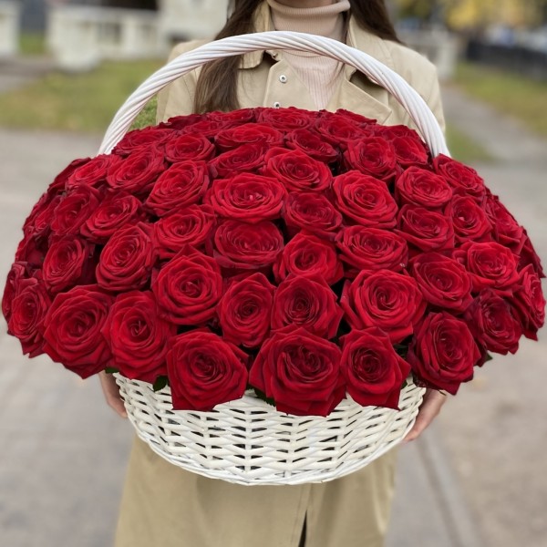 101 ароматная красная роза в корзине