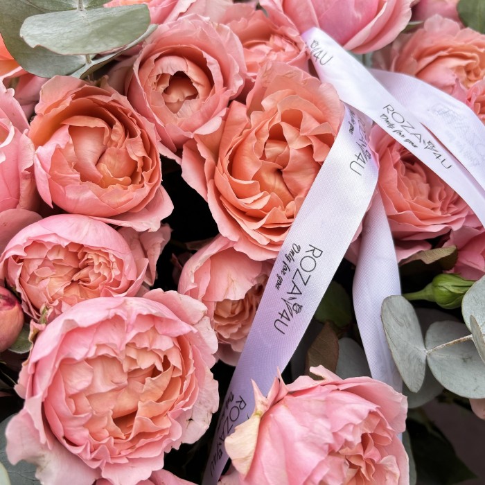 101 кустовая пионовидная роза Джульетта в бархатной коробке