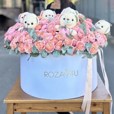 101 кустовая розовая роза Джульетта в коробке с мишками