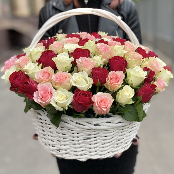 101 нежная роза в корзине