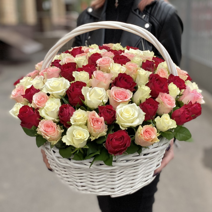 101 нежная роза в корзине