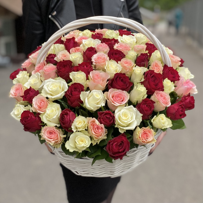 101 нежная роза в корзине