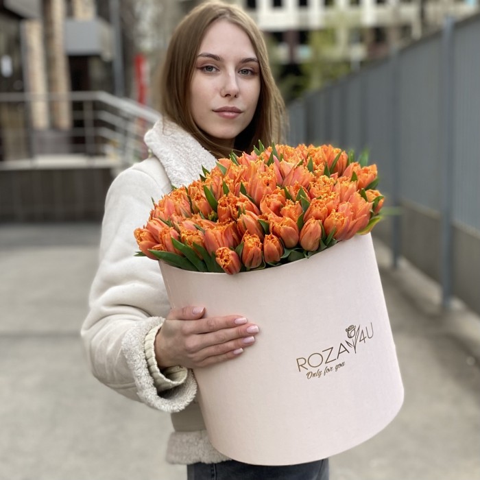 101 оранжевый махровый тюльпан Оранж пэшн в коробке