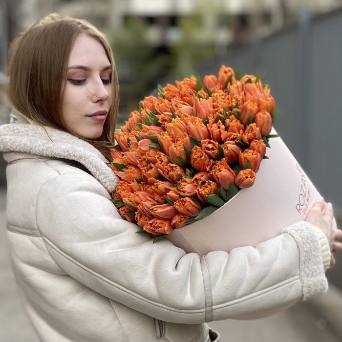 101 оранжевый махровый тюльпан Оранж пэшн в коробке