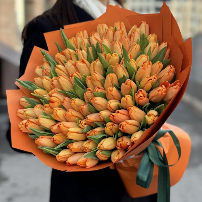101 оранжевый тюльпан Тайм Аут в упаковке