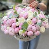 101 нежный пион в корзине