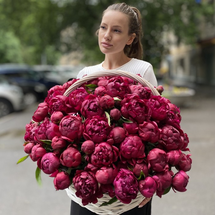 101 пион Канзас в корзине