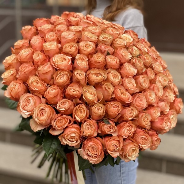 101 пионовидная роза Кахала 60 см