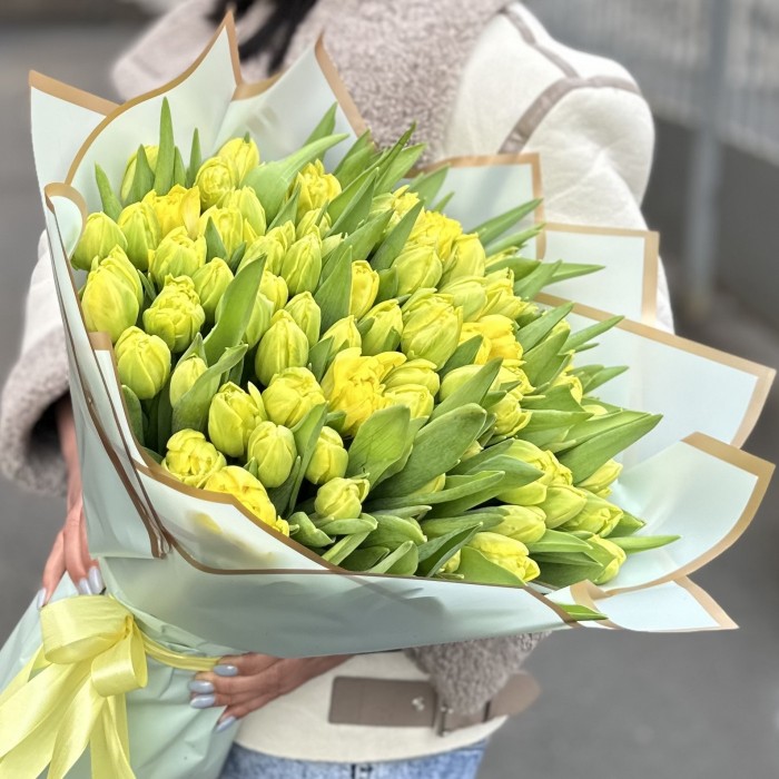 101 пионовидный желтый тюльпан в упаковке
