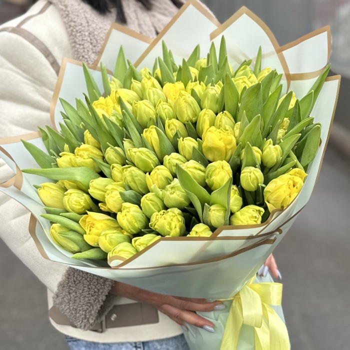 101 пионовидный желтый тюльпан в упаковке