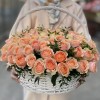 101 роза Гравити в корзине