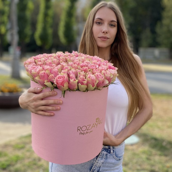 101 розово-зеленая роза бел-роз в шляпной коробке