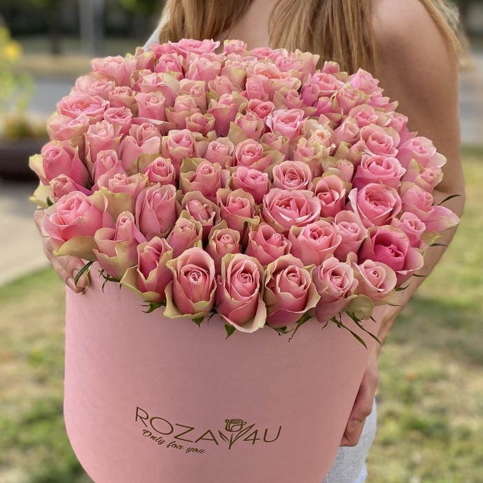 101 розово-зеленая роза бел-роз в шляпной коробке