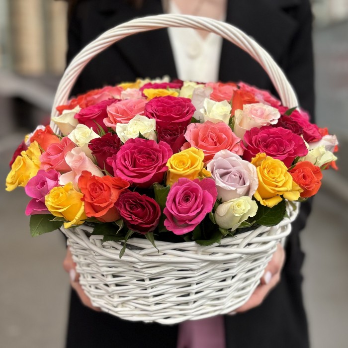 101 роза в корзине MIX