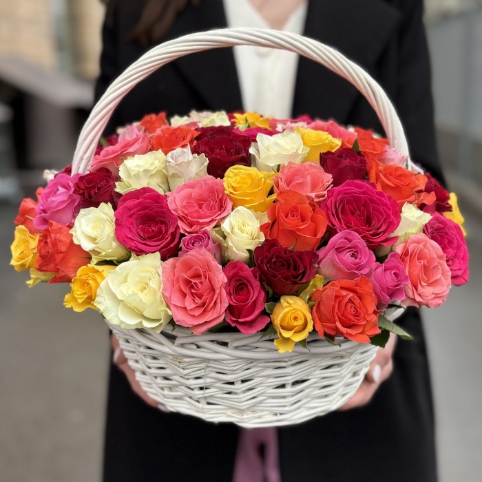 101 роза в корзине MIX