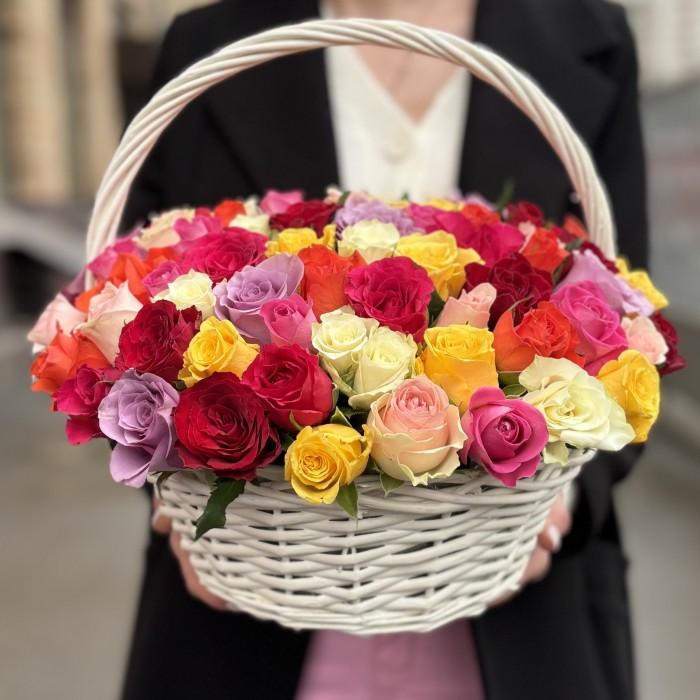 101 роза в корзине MIX